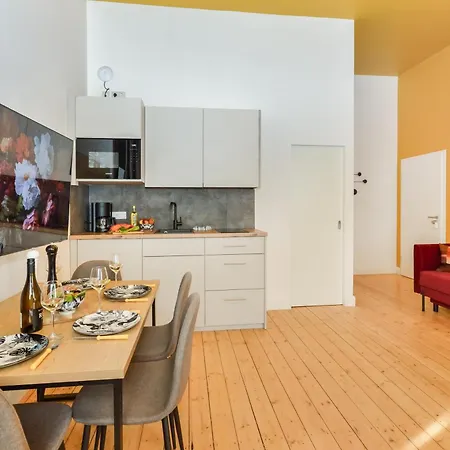 Stylisches Altbau-loft Nahe Hbf Mit Outdoor-oase *