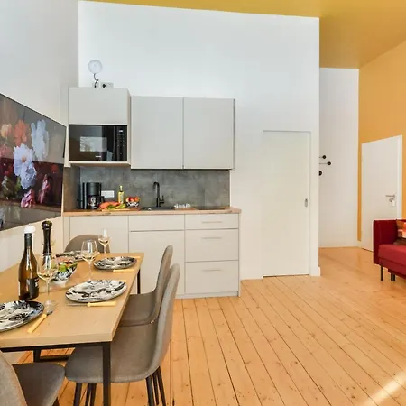 Stylisches Altbau-loft Nahe Hbf Mit Outdoor-oase *