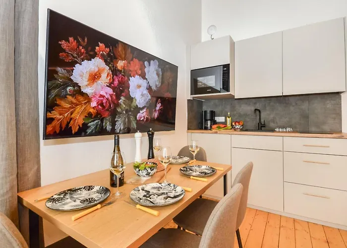 Stylisches Altbau-loft Nahe Hbf Mit Outdoor-oase - Nuju