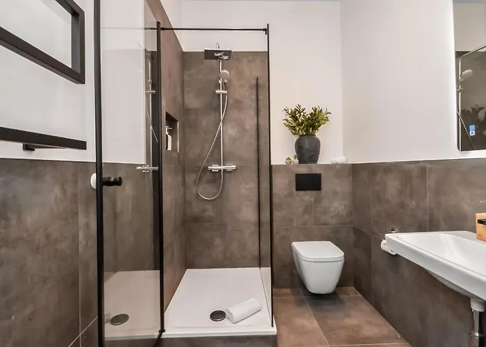 Stylisches Altbau-loft Nahe Hbf Mit Outdoor-oase - Nuju Appartement